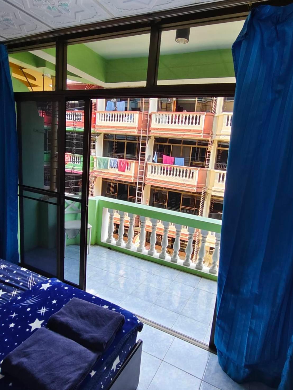 Yuri Guesthouse Jomtien Beach Exterior foto