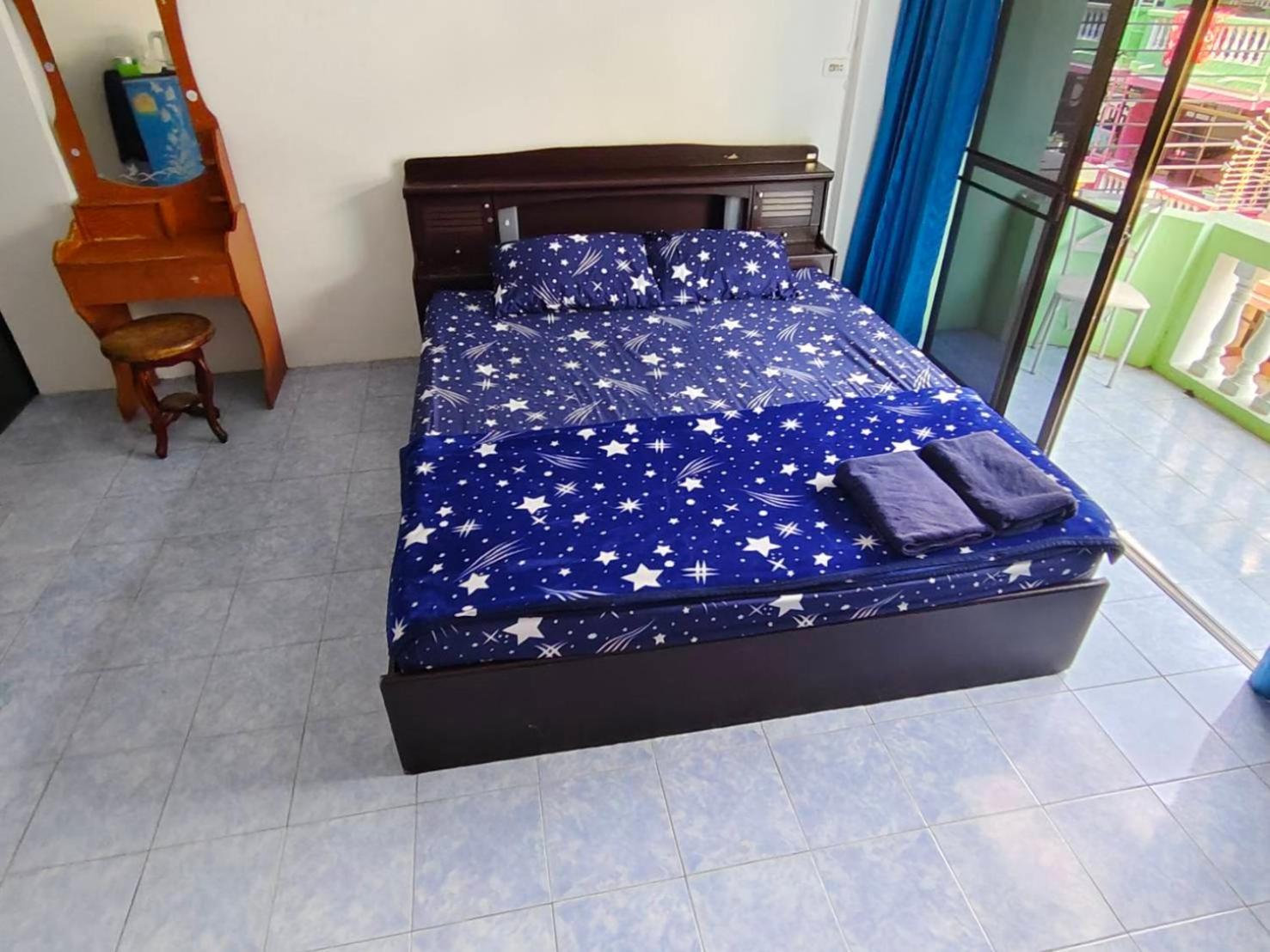 Yuri Guesthouse Jomtien Beach Exterior foto